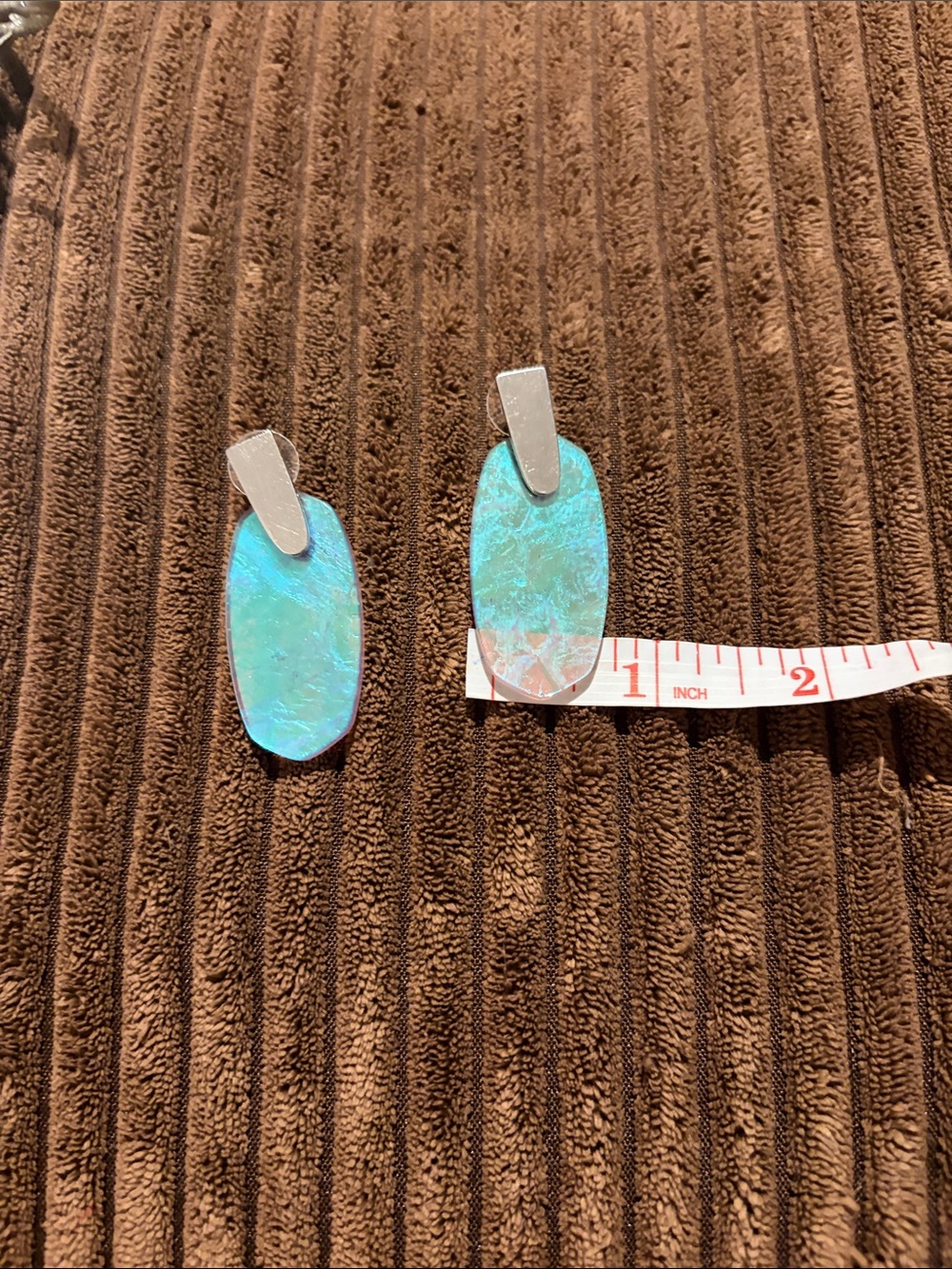 Kendra Scott irredecent earrings - Picture 6 of 8